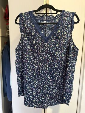 Viishow Navy Floral Lace-Trim V-Neck Camisole